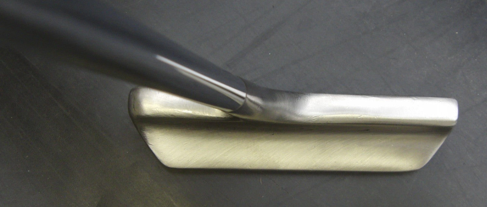 Accuform Canada Putter 105cm Length Regular Steel Shaft with Grip