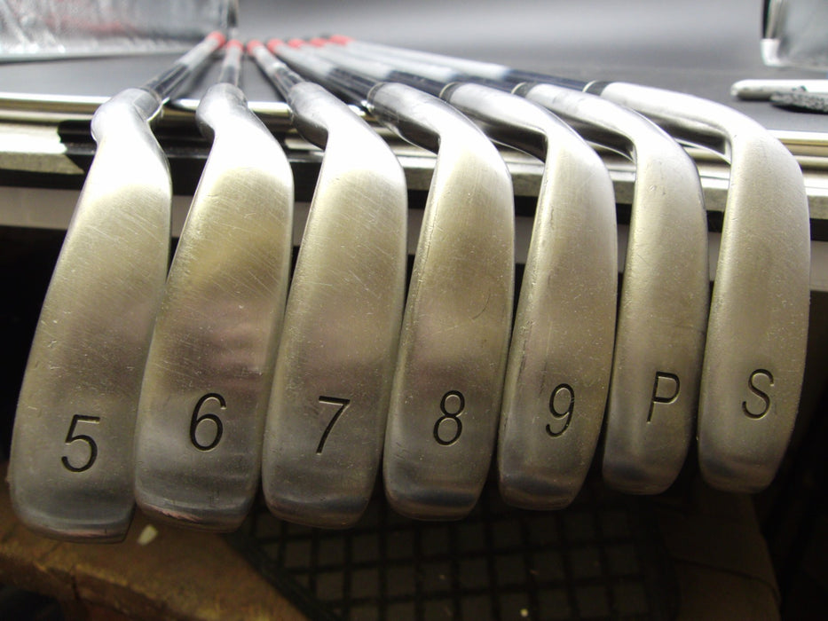 Set of 7x Daiwa Advisor Irons 5-SW Regular Graphite Shafts Advisor Grips*