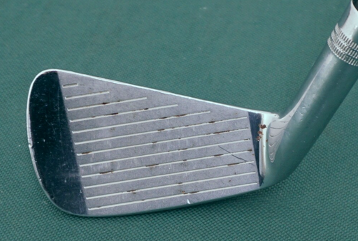 Wilson Staff FG-17 Tour Blade 4 Iron Regular Steel Shaft Wilson Grip