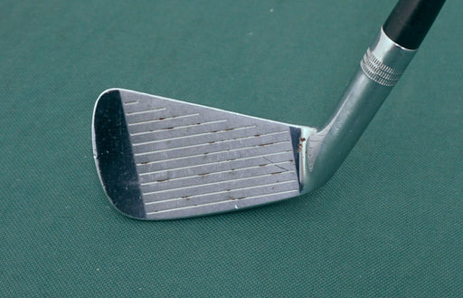 Wilson Staff FG-17 Tour Blade 4 Iron Regular Steel Shaft Wilson Grip