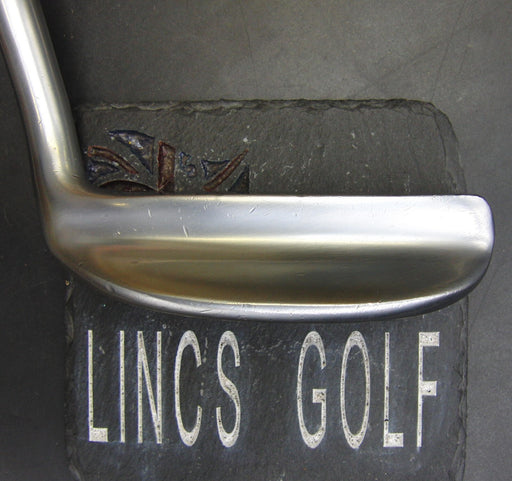 The Wilson 8802 Putter 86.5cm Playing Length Steel Shaft +Grip