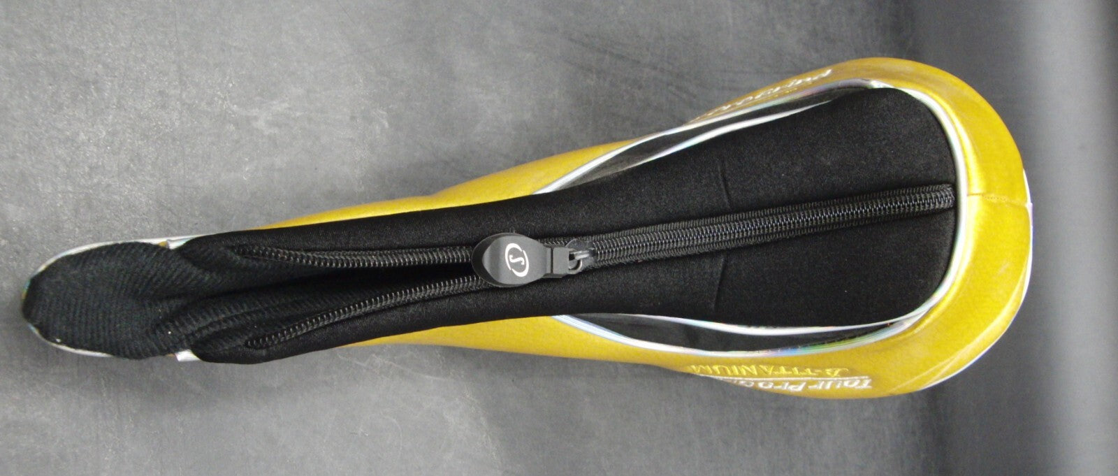 Spalding Tour ProGrind Titanium Driver Head Cover