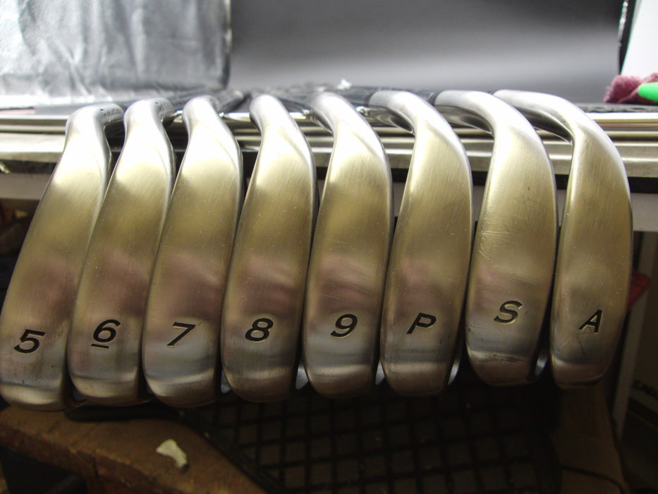 Set of 8x TaylorMade r5 XL Plus Irons 5-SW+AW Stiff Steel Shafts*